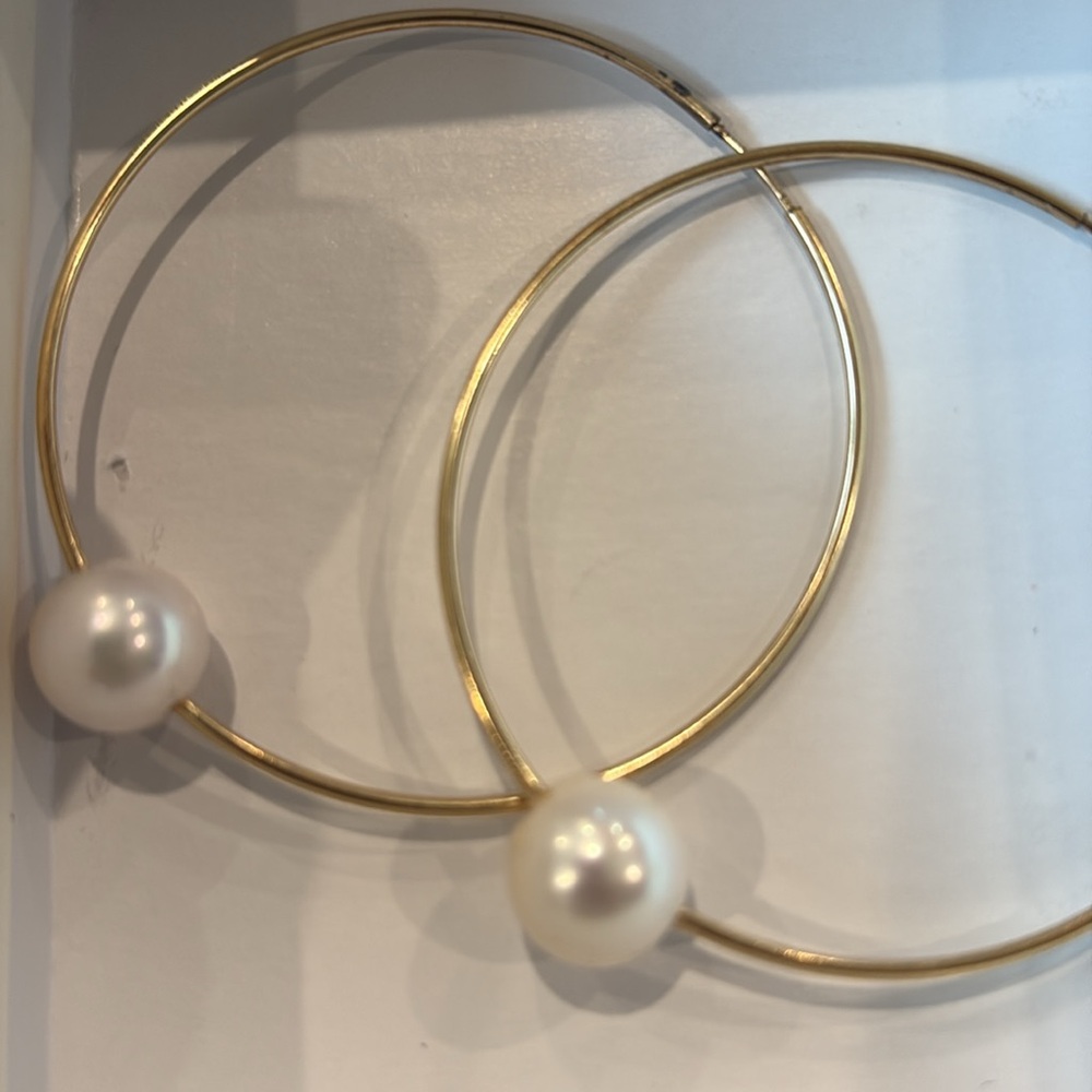 EUC Carden Avenue Coco Gold Infinity Hoop with While Pearl 56mm - Picture 6 of 6